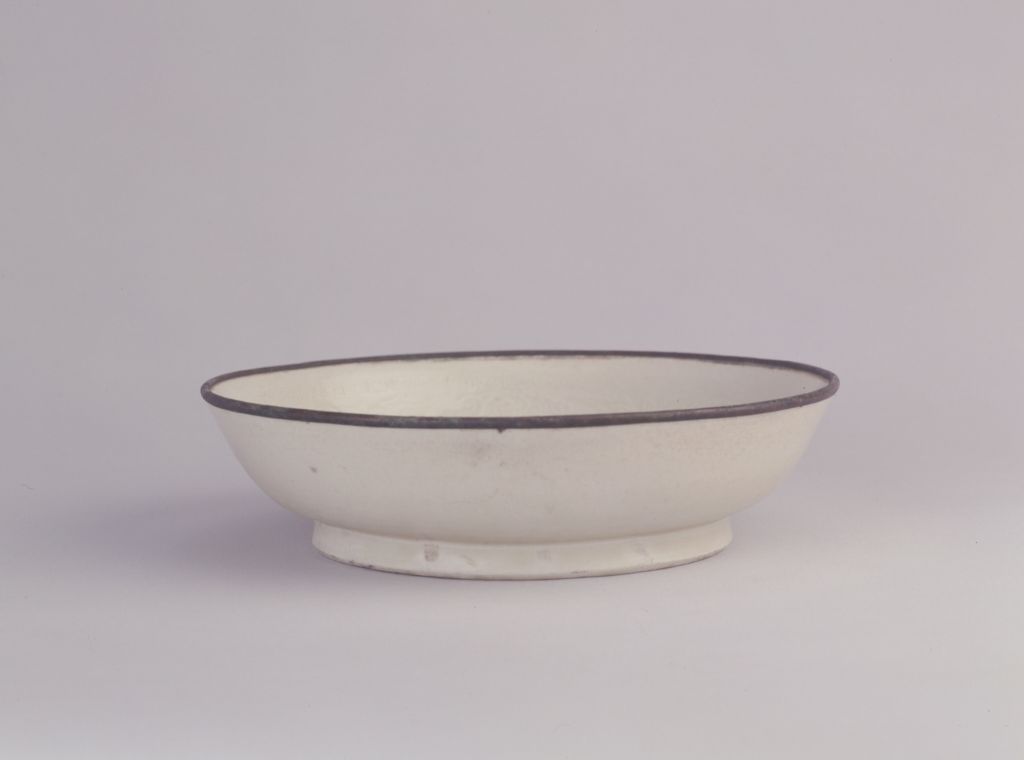 图片[1]-Dingyao white glaze printing chrysanthemum phoenix pattern plate-China Archive